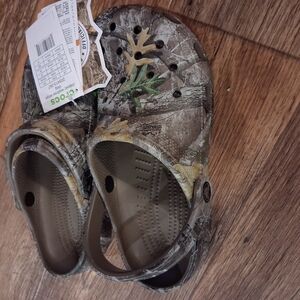Mens 6 Womens 8 Realtree Crocs** New With Tags